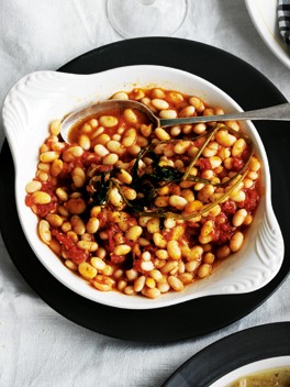 Baked beans with chilli (Fagioli al forno con peperoncino)