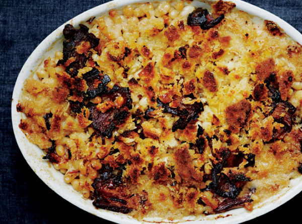 Baked beans with slab bacon and breadcrumbs