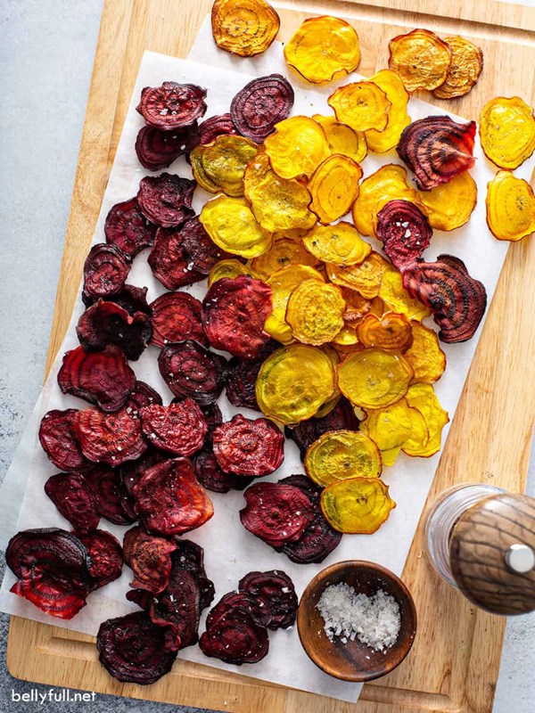 Baked beet chips