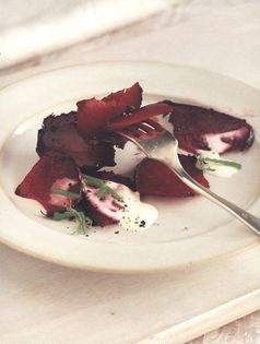 Baked beetroot with sour cream and mint