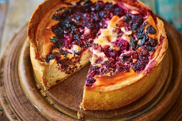 Baked berry cheesecake