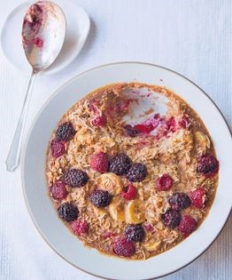 Baked berry porridge with coconut