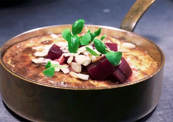 Baked blue-cheese cake with pickled beetroot and honey