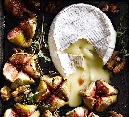 Baked blue cheese with figs & walnuts