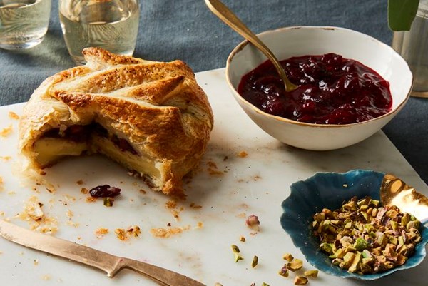 Baked Brie in puff pastry with cranberries, pistachios & sumac 