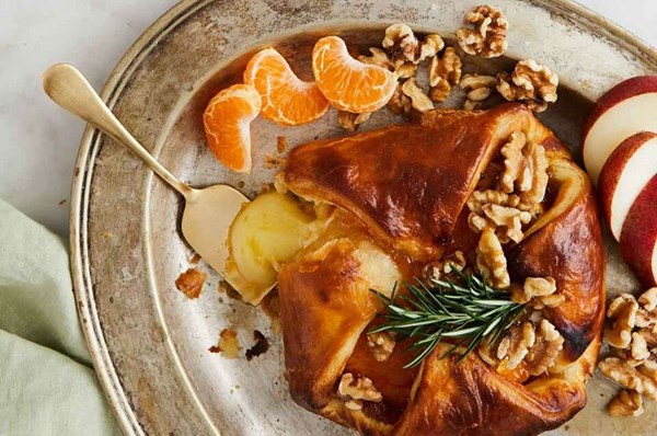 Baked Brie with apricot jam