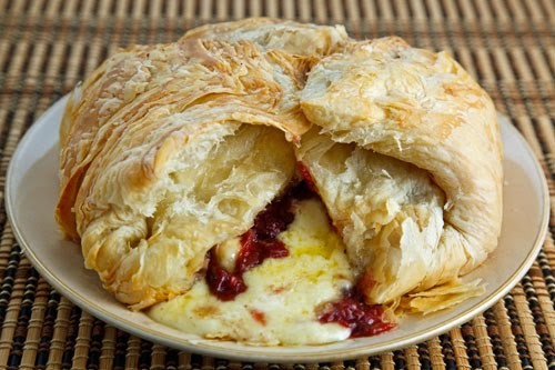 Baked Brie with cranberry sauce