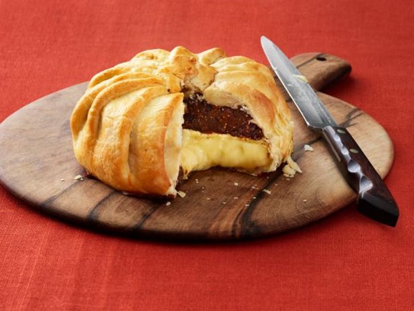 Baked Brie with fig compote