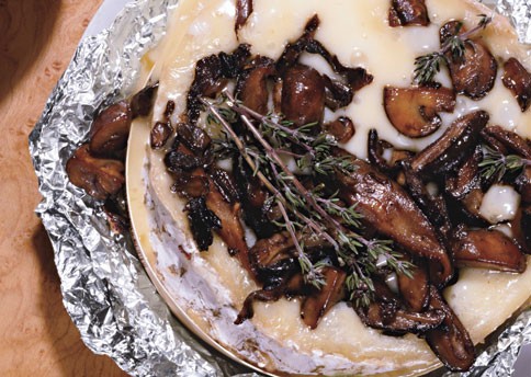 Baked Brie with mushrooms and thyme