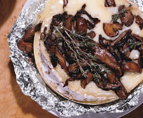 Baked Brie with mushrooms and thyme