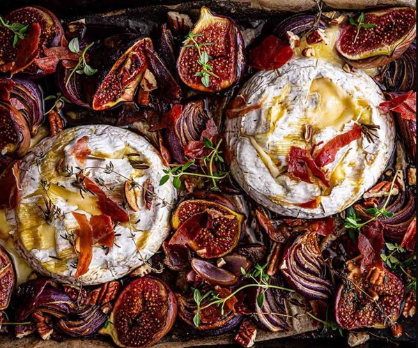 Baked Camembert with figs & crispy prosciutto