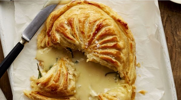 Baked Camembert with rosemary, thyme and garlic
