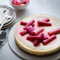 Baked cheesecake with rhubarb