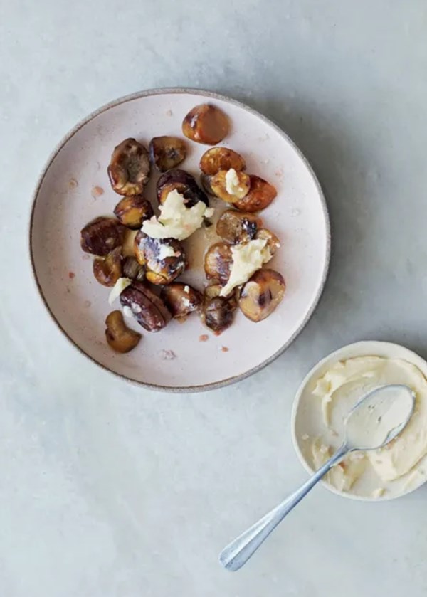 Baked chestnuts or fragrant beetroot with whipped salted butter (Bagte kastanjer eller rødbeder med rørt smør)