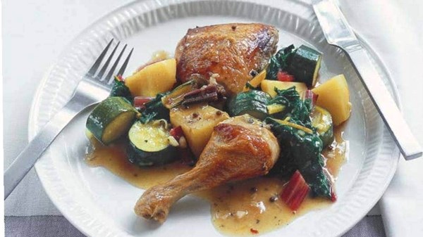 Baked chicken with citrus and vegetables