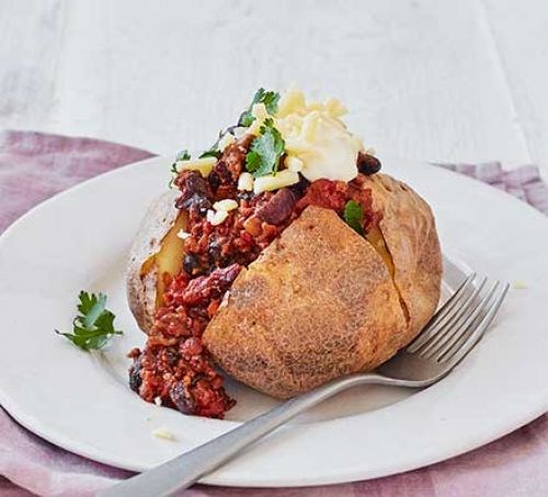 Baked chilli & jacket potatoes
