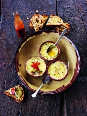 Baked chilli eggs