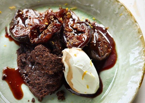Baked chocolate truffle with Pernod figs
