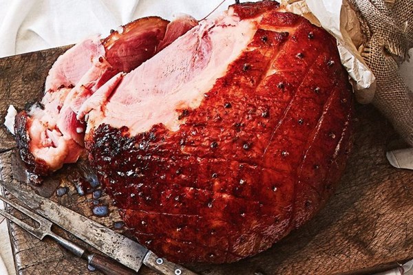 Baked Christmas ham with maple syrup & clove glaze
