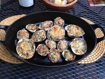 Baked clams with pine nut butter