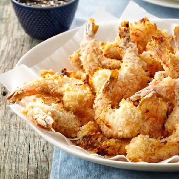 Baked coconut shrimp and apricot sauce