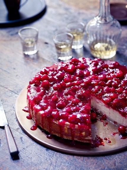 Baked cranberry cheesecake