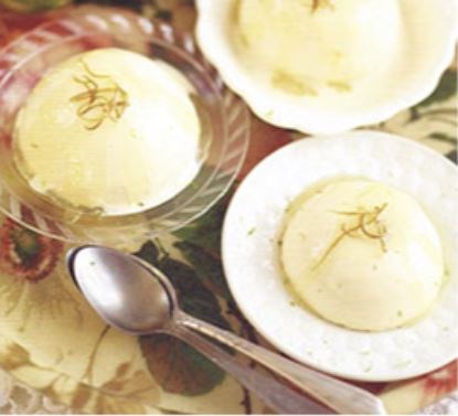 Baked cream with lime syrup (Pannacotta con sciroppo di lima)