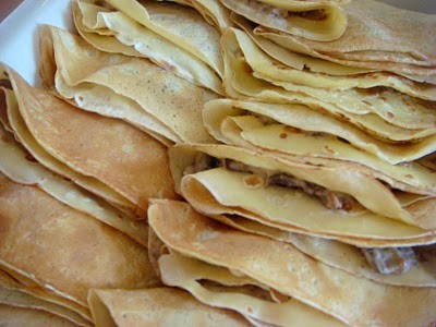 Baked crepes with creamy wild mushrooms and prosciutto (Crespelle ripiene con funghi porcini e prosciutto)