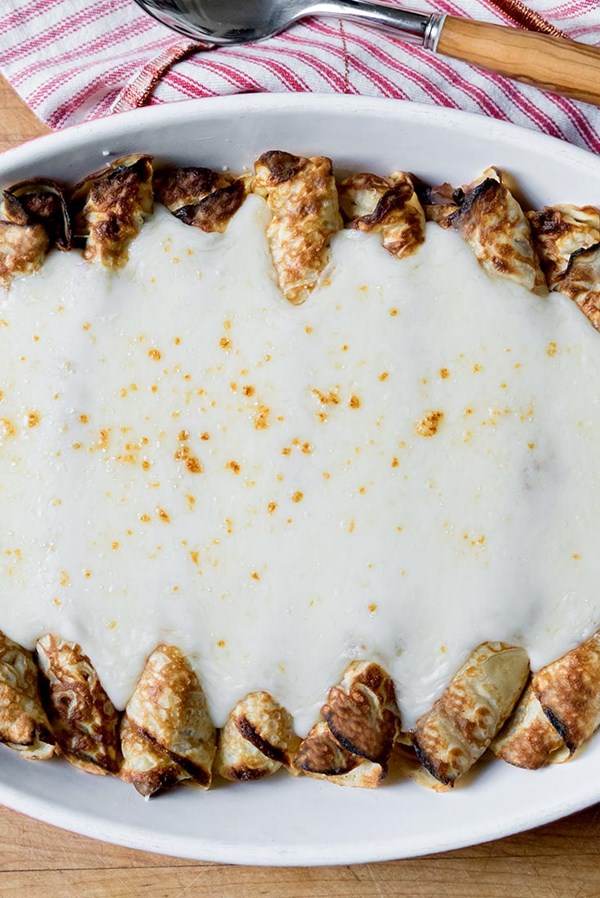 Baked crêpes with ham and mushrooms