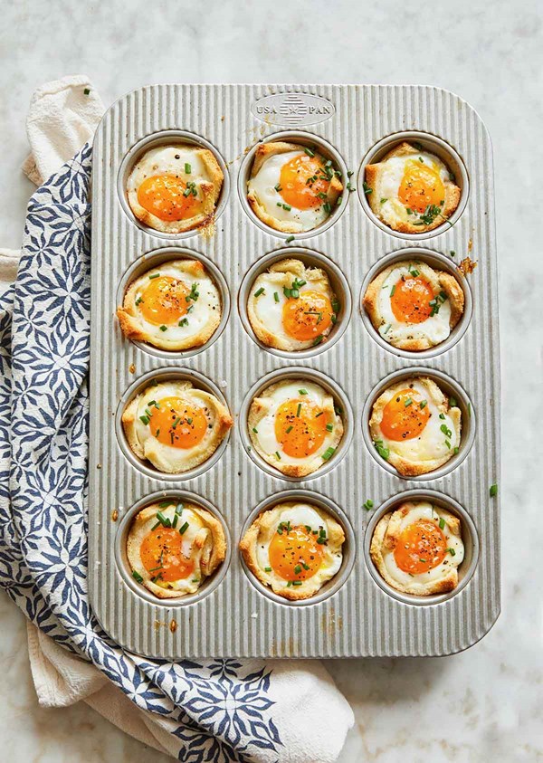 Baked egg and toast cups