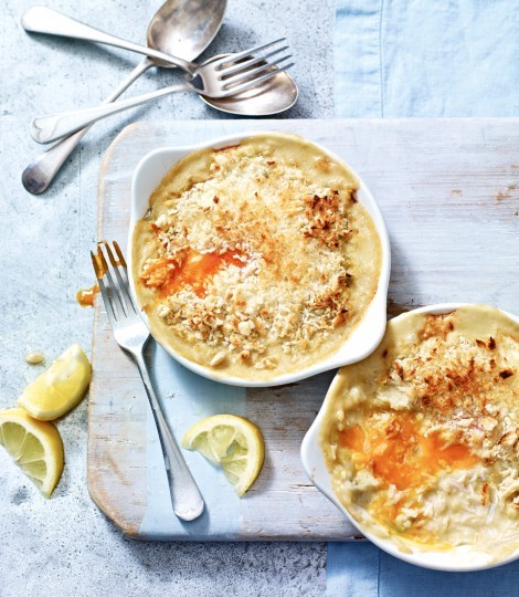 Baked egg with crab and cayenne