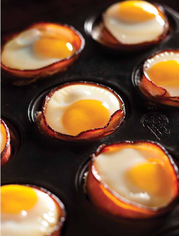 Baked egg with spinach, mushrooms, and cheese