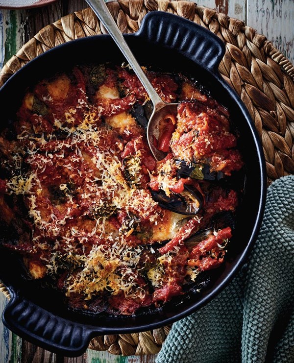 Baked eggplant with peppers and mozzarella
