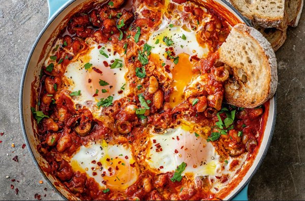 Baked eggs & beans alla puttanesca