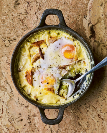 Baked eggs in cream with smoked mackerel & curried leeks