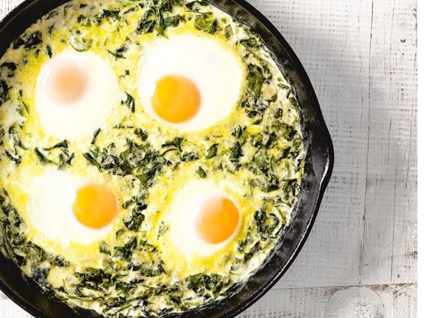Baked eggs in creamy spinach