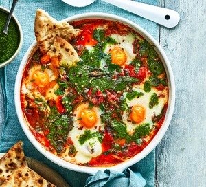 Baked eggs in spicy tomato sauce 