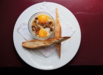 Baked eggs with chanterelles (Oeufs cocotte aux girolles)