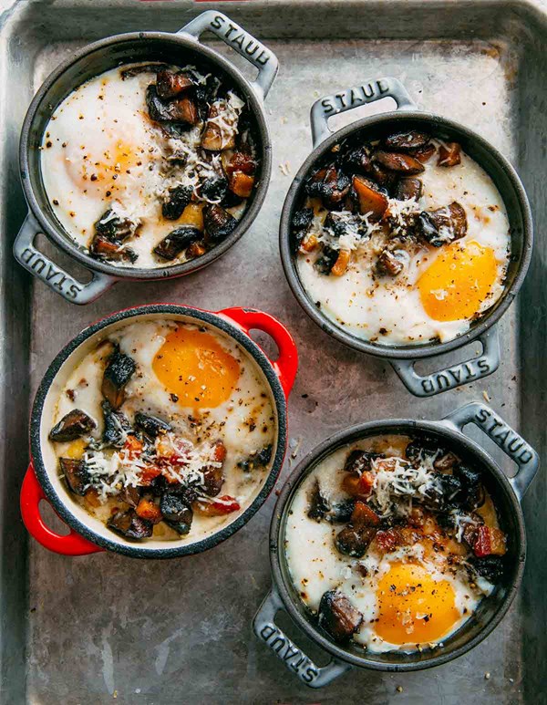 Baked eggs with polenta and mushrooms