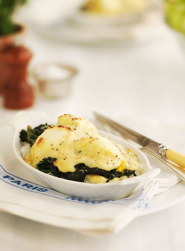 Baked eggs with spinach and Soubise sauce