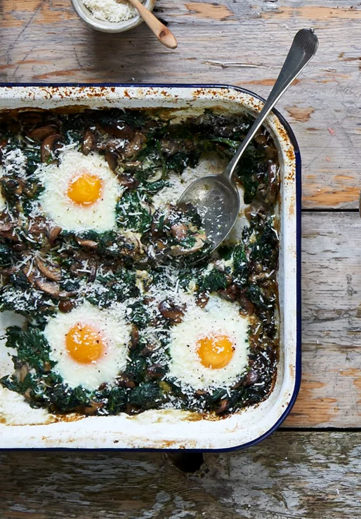 Baked eggs with spinach and mushrooms
