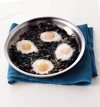 Baked eggs with spinach and mushrooms