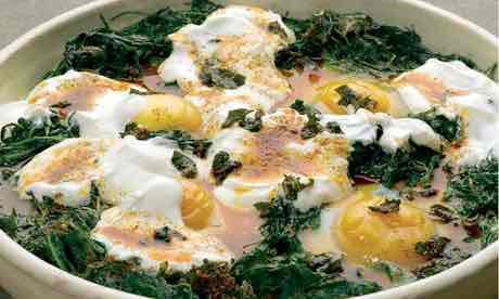 Baked eggs with yoghurt and chilli