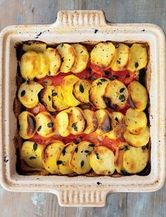 Baked fish & potatoes (Pechena riba so kompiri)