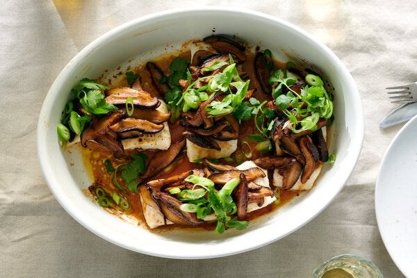 Baked fish with mushrooms and ginger