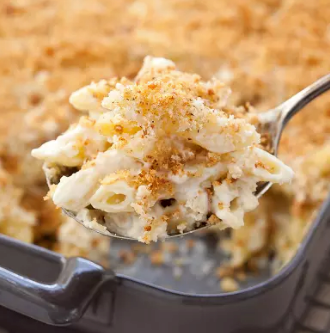 Baked four-cheese pasta with prosciutto and peas