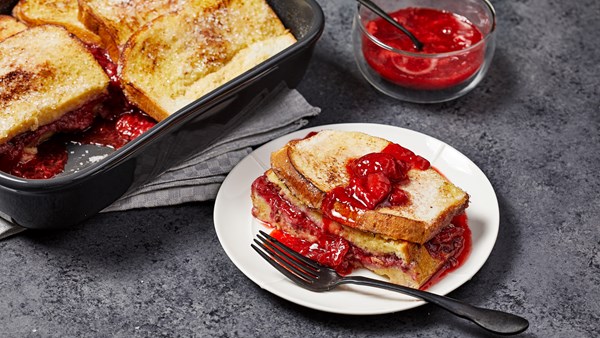 Baked French toast with strawberry sauce