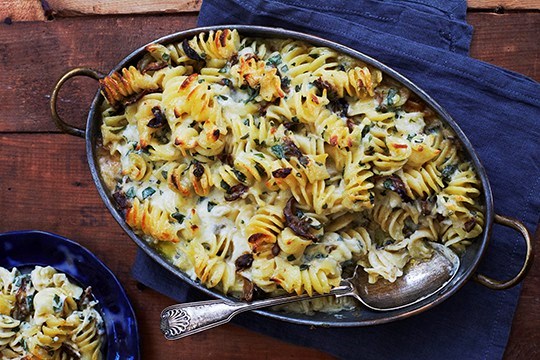 Baked fusilli with porcini mushrooms and provolone
