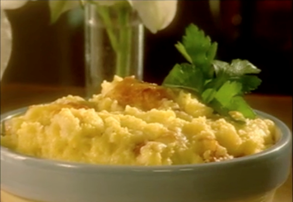 Baked garlic-cheese grits