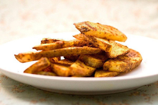 Baked garlic-curry fries